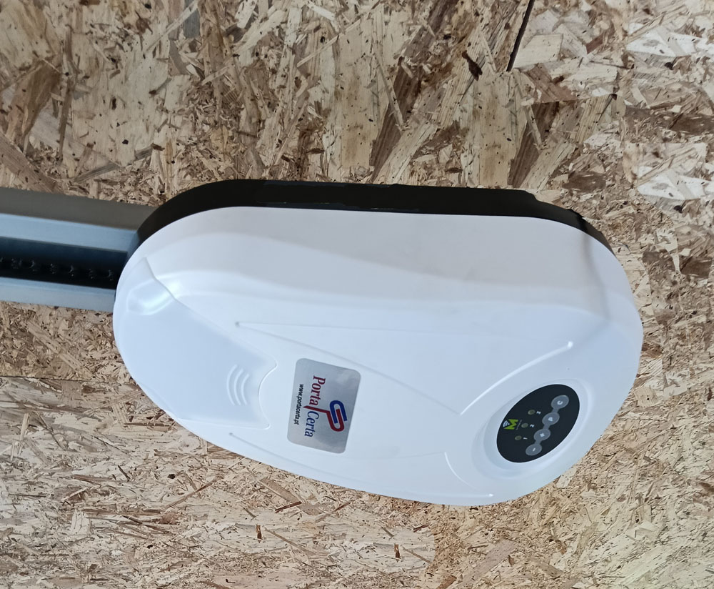 Motor para portão de garagem automático instalado